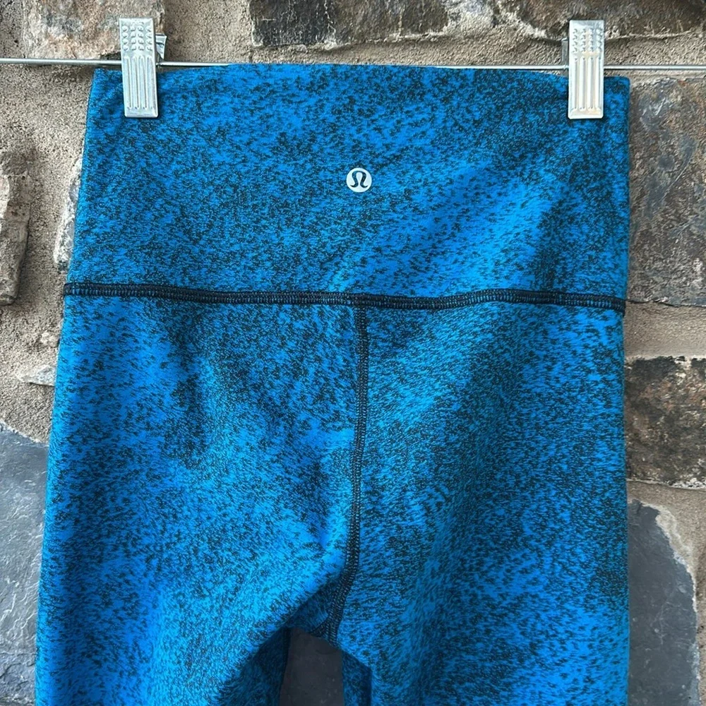 Lululemon Wunder Under Pant III in Spray Jacquard Shocking Blue Black Size 4